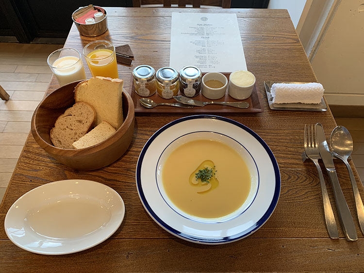 スープとパンと飲み物