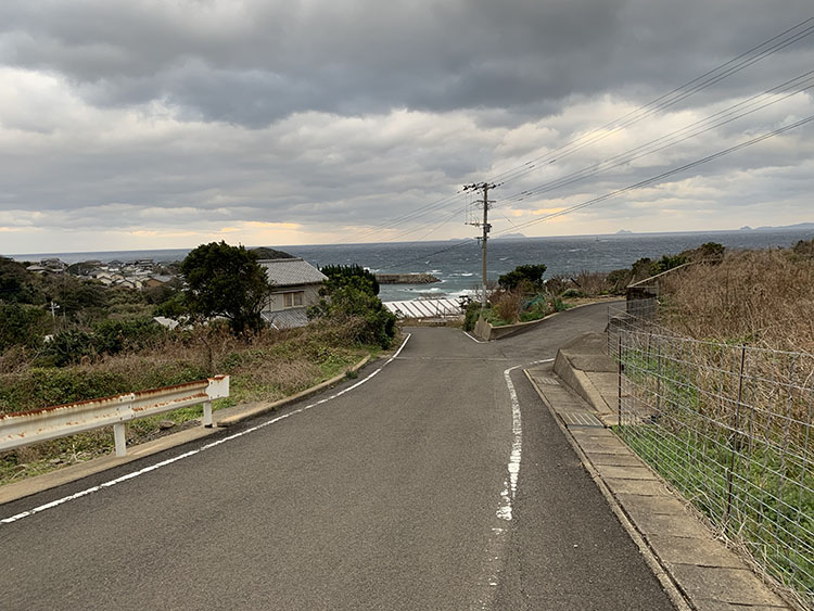 雲の隙間から朝陽