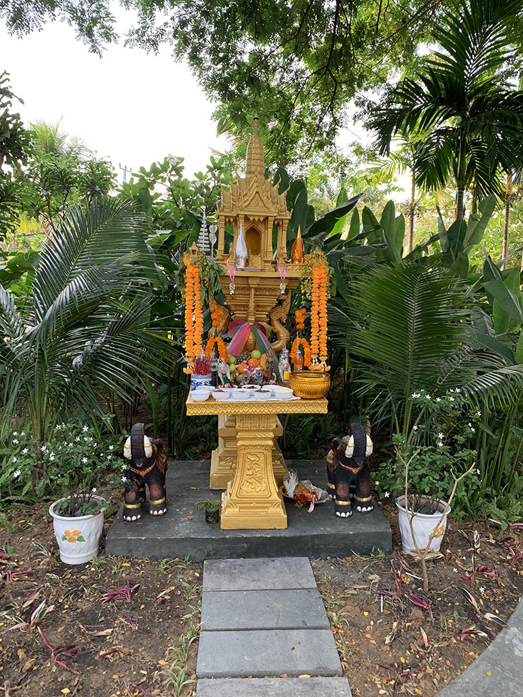 小さな祠