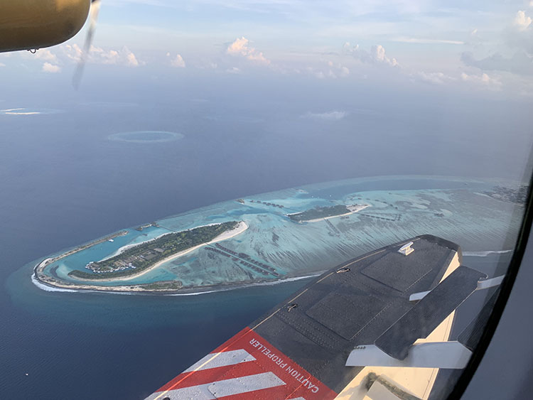 飛行機から見える島(1)