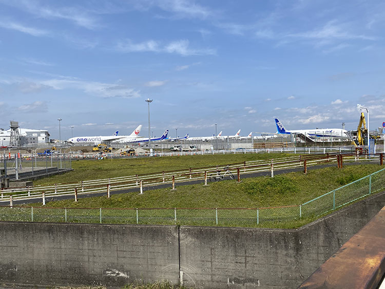 駐機中の飛行機