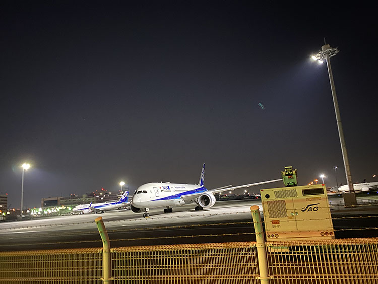 駐機中の飛行機