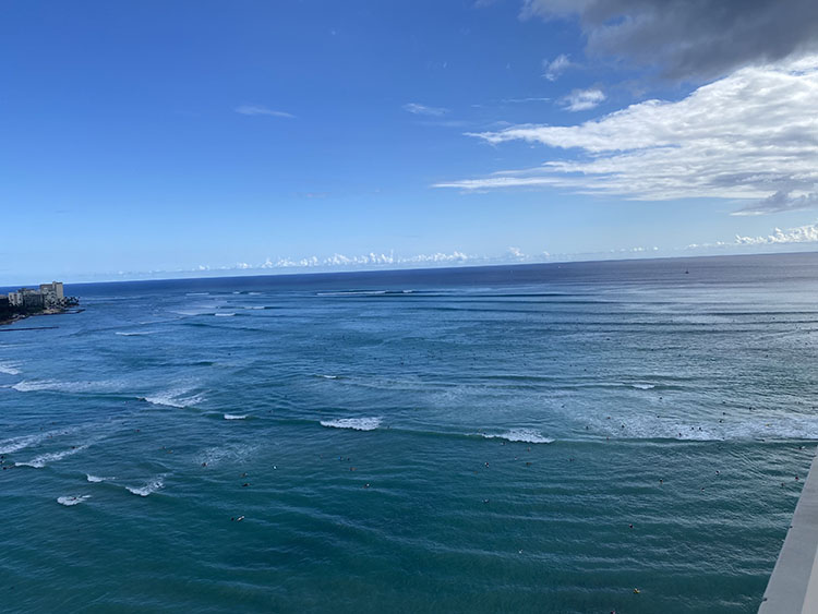 朝の海の景色