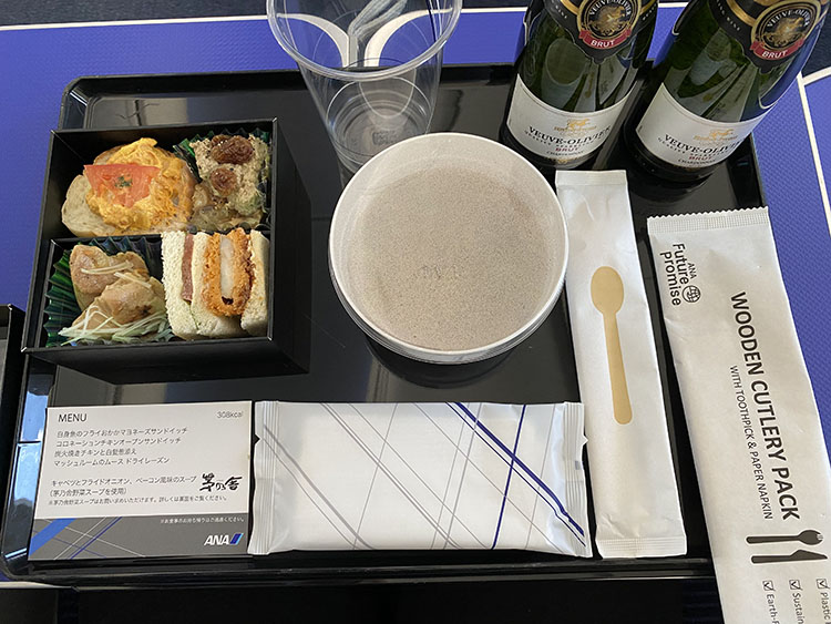 朝の機内食