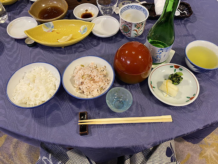 ご飯と味噌汁