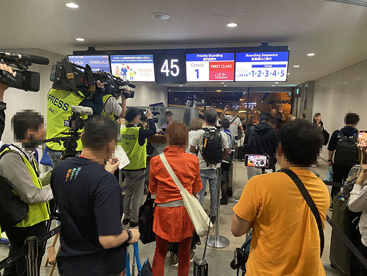 航空ファンによる３号機ラーちゃん就航のお祝い