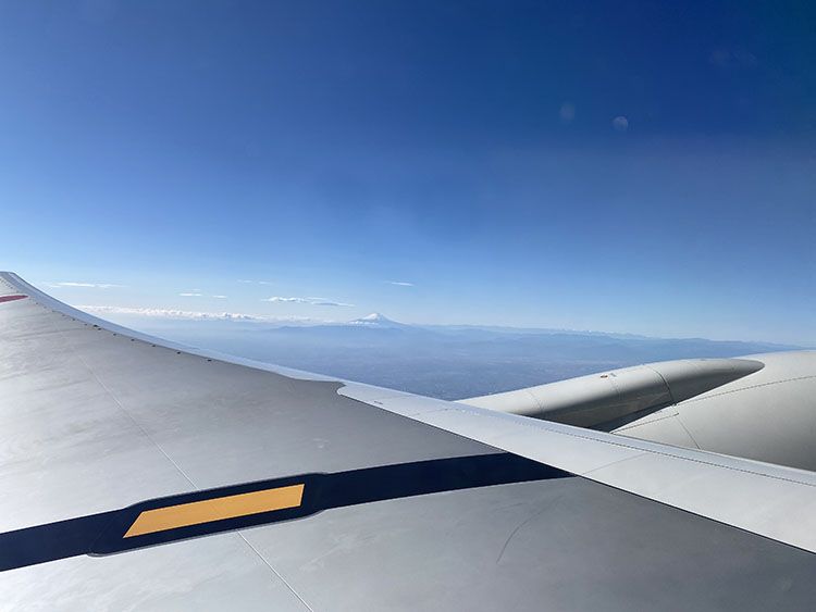 地平線に富士山